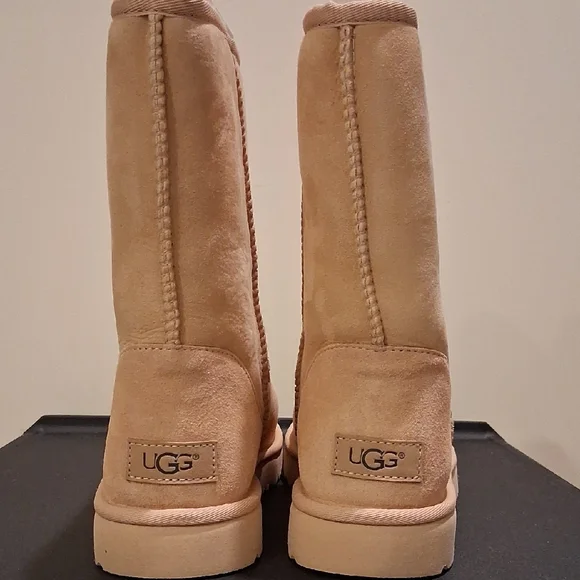 UGG Classic Short II with Amb Boots (Color: Creme) - Picture 4 of 16
